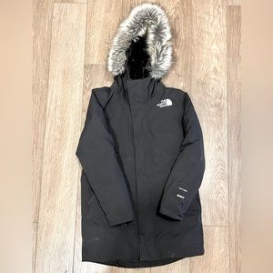 ❌sold on Facebook❌Girls North Face Winter Coat Parka Small 7/8